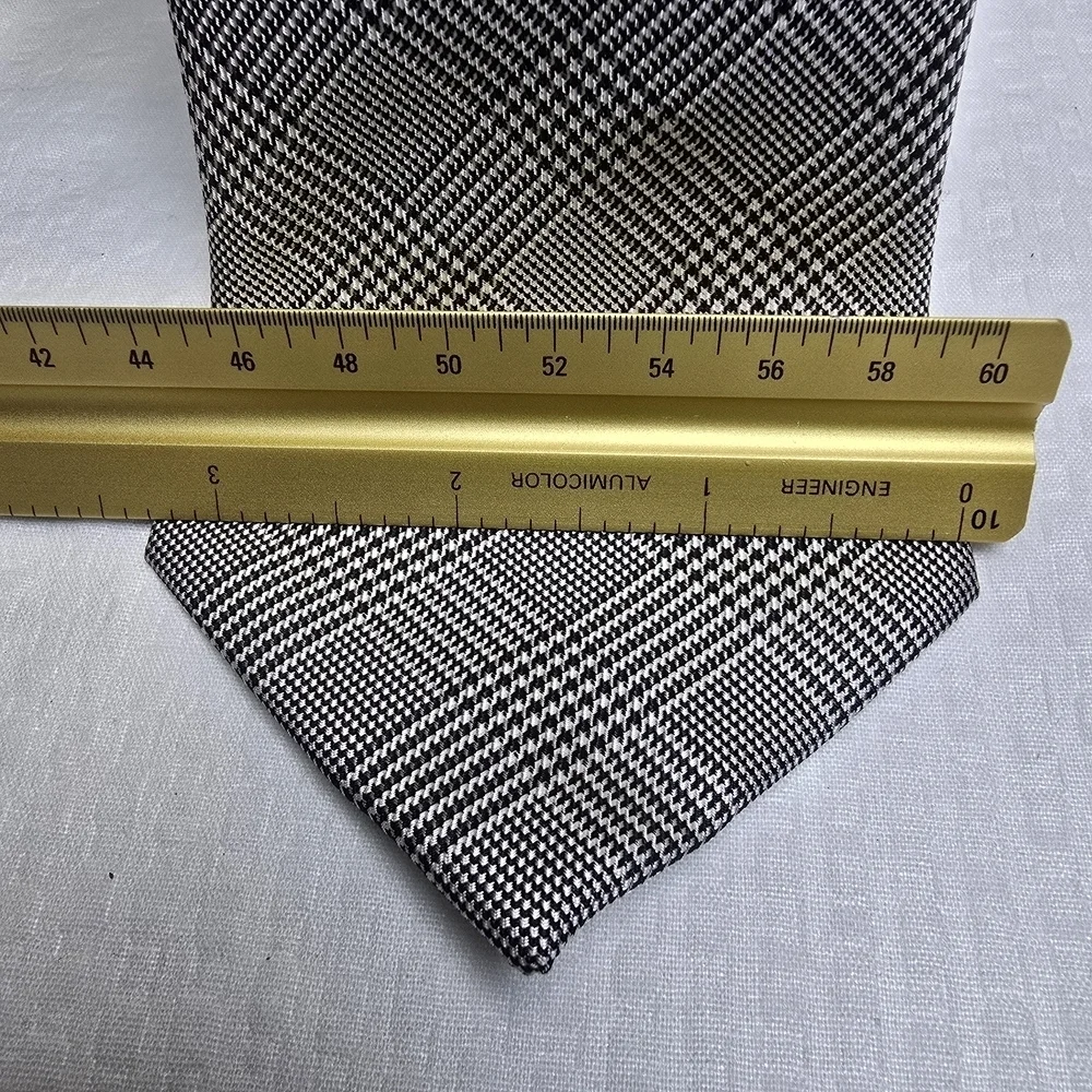 Comseta HoundstoothSophisticated Black and Gray Diagonal Pattern Tie